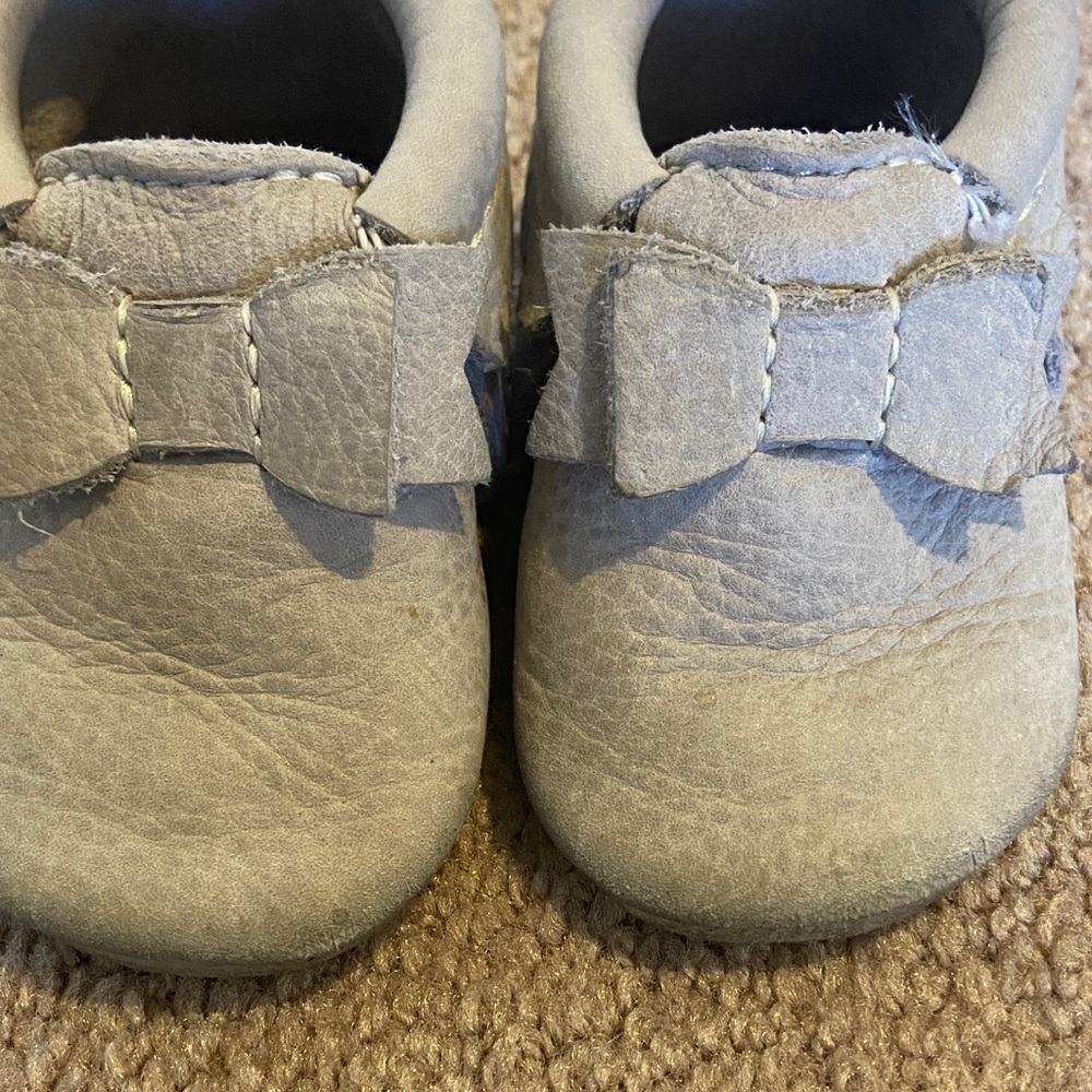 Freshly Picked Bow Moccasins - Light Gray - Picture 3 of 4